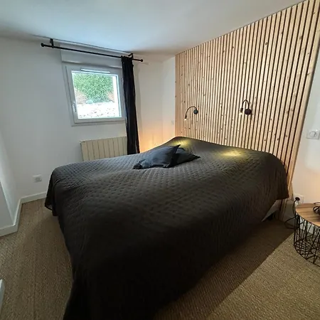 Maison Renovee Pres De La Avec Jardin Clos Et Parking - Fr-1-426-562