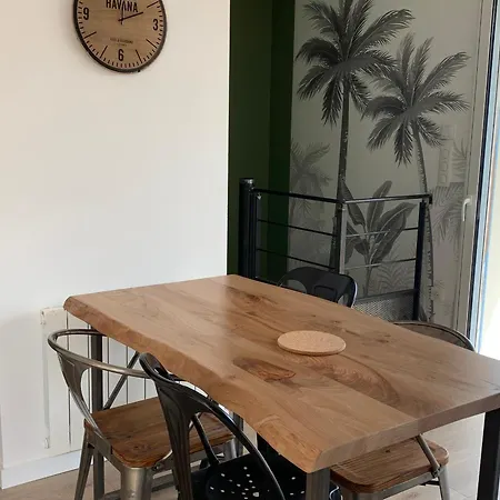 Hébergement de vacances Maison Rénovée Près De La Avec Jardin Clos Et Parking - Fr-1-426-562 *
