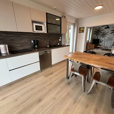 Maison Rénovée Près De La Avec Jardin Clos Et Parking - Fr-1-426-562 Barbâtre